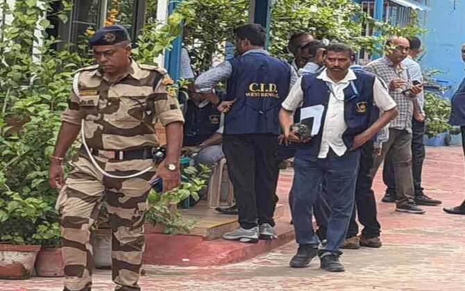 কালীঘাটের তৃণমূল কার্যালয়ে সিআইডি অভিযান, অভিষেকের ক্যামাক স্ট্রিট অফিসেও পৌঁছল গোয়েন্দারা