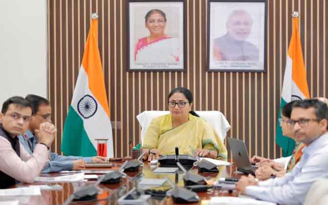 দিল্লিতে স্বাস্থ্যসামগ্রী ক্রয়ে ৬৫০ কোটির দুর্নীতি ! গ্রেফতার দুই কর্মকর্তা, চাপে রেখা গুপ্তার সরকার