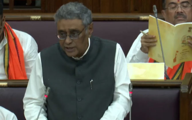বিধানসভায় রাজ্য বাজেট পেশ অর্থমন্ত্রী স্বপনের