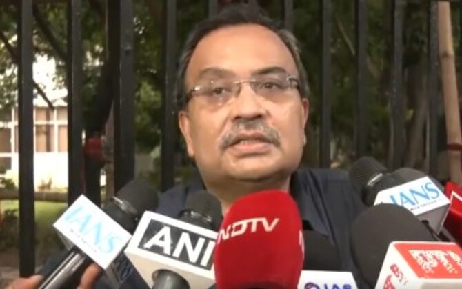 ‘বিরোধী’ তকমা বাঁচাতে বিধানসভায় চিঠি হাতে কুণাল-অসীমা, জমা নিলেন না সচিব