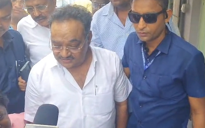 ‘সবাইকে গ্রেফতার করতে গেলে ব্রিগেড ভাড়া করতে হবে’ : দুর্নীতি প্রসঙ্গে তৃণমূলকে নিশানা শমীক ভট্টাচার্যের