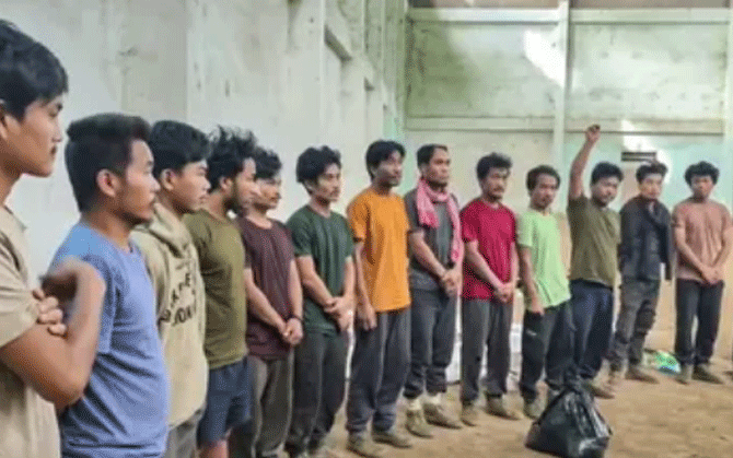 মণিপুরে উদ্ধার অপহৃত ৬ গ্রামবাসীর দেহ। জেএনআইএমএস মর্গে বিক্ষোভ, রাজ্যজুড়ে বন্‌ধের ডাক