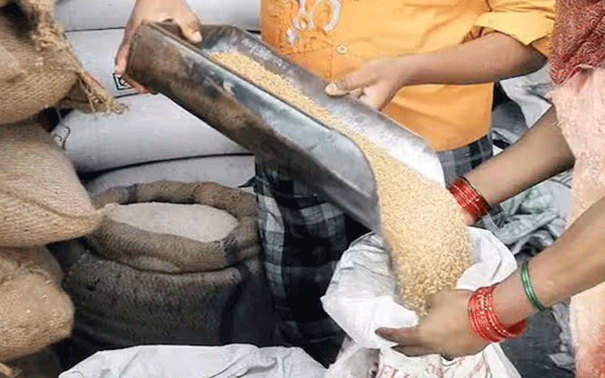 ‘এসআইআর’-এর জেরে কার্ড বাতিল, ঝুঁকির মুখে কয়েক লক্ষ মানুষের খাদ্য নিরাপত্তা