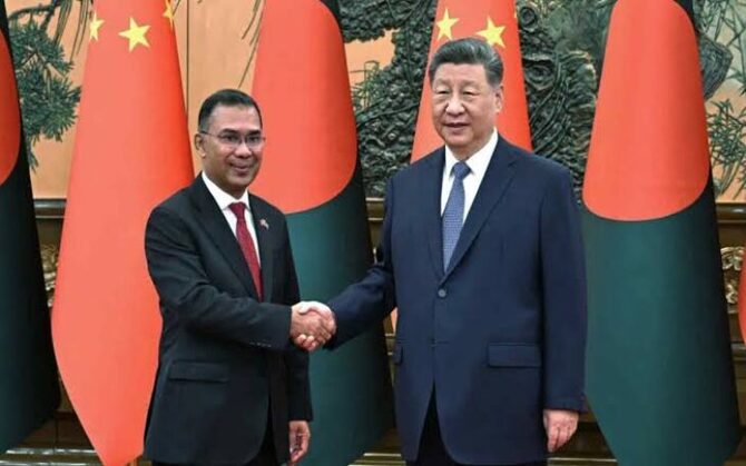 বেজিংয়ে শি জিনপিংয়ের সঙ্গে বৈঠক বাংলাদেশের প্রধানমন্ত্রী তারেক রহমানের। বাণিজ্য, বিনিয়োগ ও প্রতিরক্ষায় স্বাক্ষরিত ১৩টি চুক্তি 