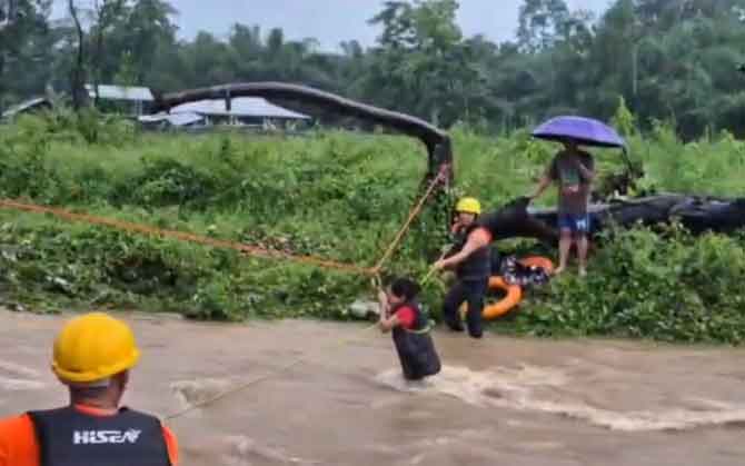 মেঘভাঙা বৃষ্টি, ভূমিধসে বিধ্বস্ত অরুণাচল, মৃত ৩, নিখোঁজ বহু। রেলের সেতু ক্ষতিগ্রস্ত হয়ে বিচ্ছিন্ন অসম, ভারী বৃষ্টির সতর্কতা