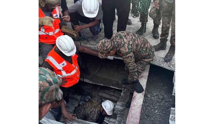 তারাতলা গোডাউন বিপর্যয়ে মৃত্যু বেড়ে ১৫; দু’দিন পরও ধ্বংসস্তূপে চলছে প্রাণের খোঁজ । গ্রেফতার কালীচরণ