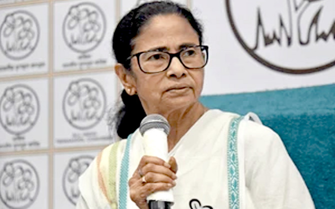 বিদ্রোহের ঝড়ে প্রবীণদের উপর ভরসা মমতার, তৃণমূলে সাংগঠনিক রদবদল