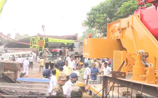 তারাতলায় নির্মীয়মাণ গোডাউনের ছাদ ভেঙে ভয়ঙ্কর দুর্ঘটনা, শেডের নীচে আটকে একাধিক