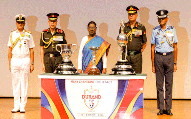 এশিয়ার প্রাচীনতম ফুটবল উৎসব, রাষ্ট্রপতির হাত ধরে ডুরান্ড কাপের ট্রফি উন্মোচন