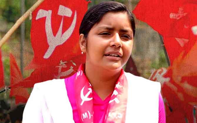 শীতলকুচিতে মীনাক্ষী মুখার্জির গাড়িতে হামলা
