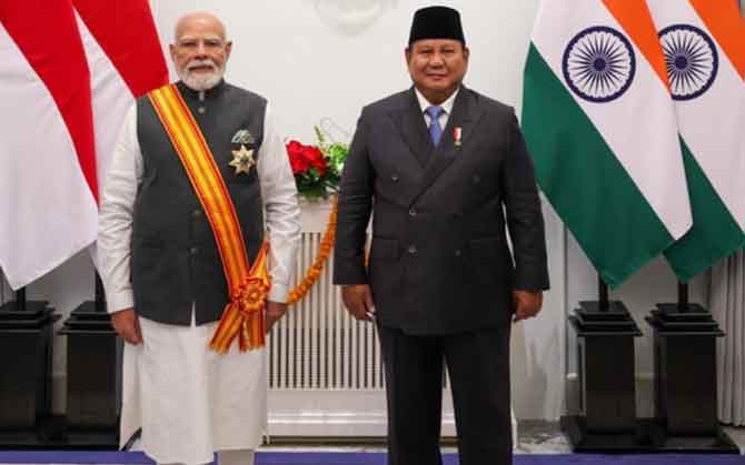 প্রধানমন্ত্রী মোদিকে ইন্দোনেশিয়ার সর্বোচ্চ সম্মান। কৌশলগত অংশীদারিত্বে জোর, প্রতিরক্ষা-বাণিজ্যে একাধিক চুক্তি স্বাক্ষর