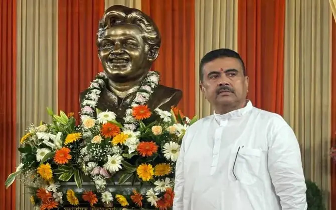 প্রয়াণ দিবসে উত্তম কুমারের আবক্ষ মূর্তি উন্মোচন, ‘মহানায়ক’-এর নামে ফিল্ম সেন্টার তৈরির ঘোষণা মুখ্যমন্ত্রীর