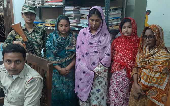বেআইনি পথে সীমান্ত অতিক্রমের চেষ্টা, ৪ মহিলাকে গ্রেফতার করলো বিএসএফ