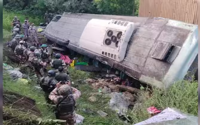 অমরনাথ যাত্রার পথে ভয়াবহ দুর্ঘটনা! নিয়ন্ত্রণ হারিয়ে উলটে গেল পুণ্যার্থী বোঝাই বাস, আহত ৩৯
