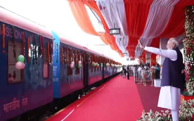 ভারতের রেল ইতিহাসে নতুন অধ্যায়, দেশের প্রথম হাইড্রোজেনচালিত ট্রেন যাত্রা শুরু হরিয়ানার ৮৯ কিমি জিন্দ–সোনিপত রুটে