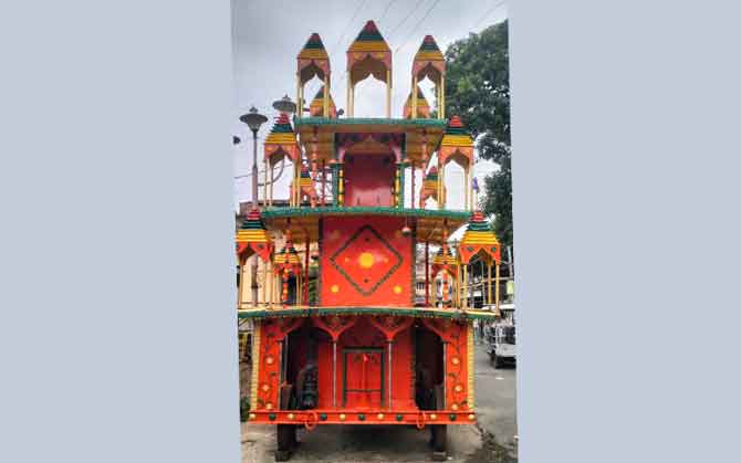 তিন শতাব্দী প্রাচীন রথযাত্রা ঘিরে উন্মাদনা কালনায়
