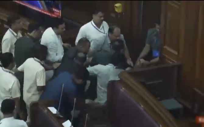 কুণাল-আখরুজ্জামান সংঘাতে উত্তপ্ত বিধানসভা, বেলেঘাটার বিধায়ককে সাসপেন্ড করলেন স্পিকার