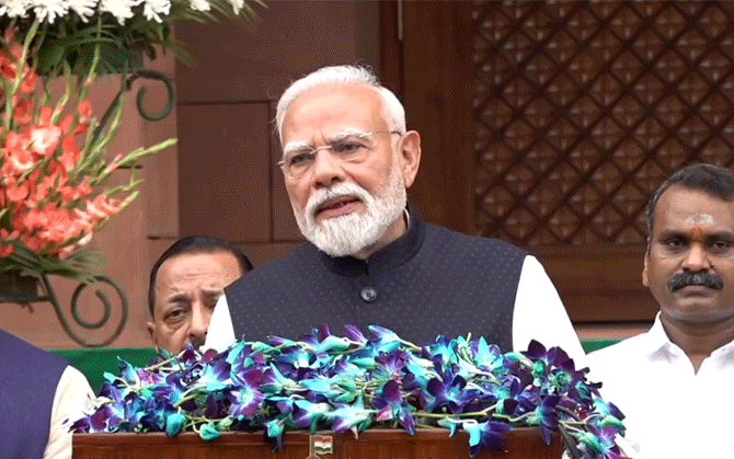 ‘তথ্য ও যুক্তির সামনে সব ঝড়ই শক্তিহীন’— সংসদের সূচনায় বিরোধীদের পাশাপাশি সিজেপি-কেও বার্তা মোদির