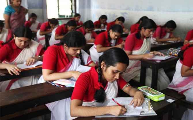 একবছরে রাজ্যে কমেছে সরকারি ও সরকারি সাহায্য প্রাপ্ত স্কুলের সংখ্যা, ‘পিএম শ্রী’ প্রকল্পে রাজ্য স্কুল শিক্ষা পরিকাঠামোয় ভোলবদলের প্রয়াস
