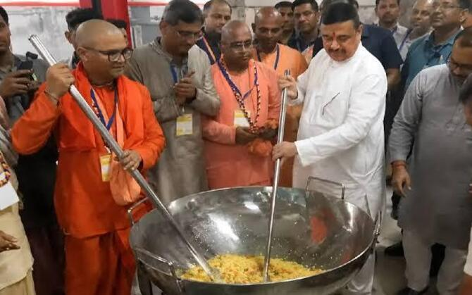 সরকারি স্কুলে চালু ইসকনের মিড ডে মিল, তারাতলার মেগা কিচেনের উদ্বোধন করলেন মুখ্যমন্ত্রী শুভেন্দু অধিকারী