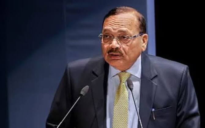 ‘এটা আমার আর পড়ুয়াদের বিষয়, আপনারা নাক গলাচ্ছেন কেন?’ নালসার-কাণ্ডে বার কাউন্সিলকে ক্ষুব্ধ বার্তা প্রধান বিচারপতির     