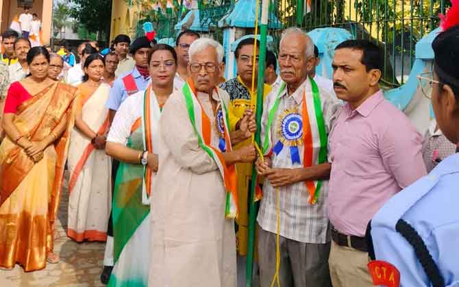 বিদ্যাসাগর প্রতিষ্ঠিত স্কুলে সম্মাননা দুই অশীতিপরকে
