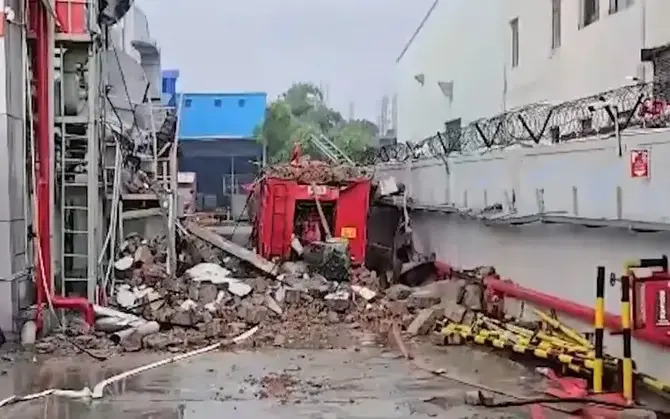 নয়ডার চিপ কারখানায় ভয়াবহ অগ্নিকাণ্ড! উদ্ধার অভিযানে প্রাণ গেল ২ দমকলকর্মীর, আহত আরও ৩