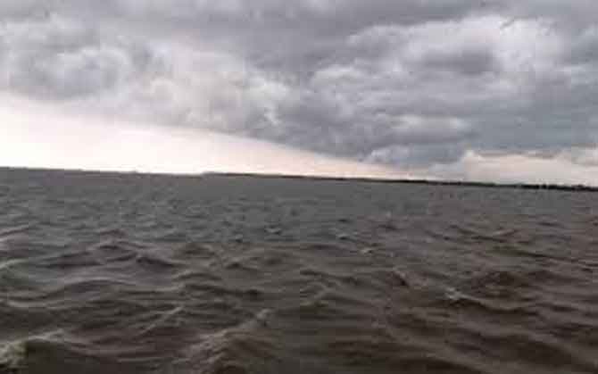 সাগরে ঘনাচ্ছে নিম্নচাপ,জলোচ্ছ্বাসের সতর্কতা, কলকাতায় সহ চার জেলায় অতিভারী বর্ষণ ও দুর্যোগের সতর্কতা