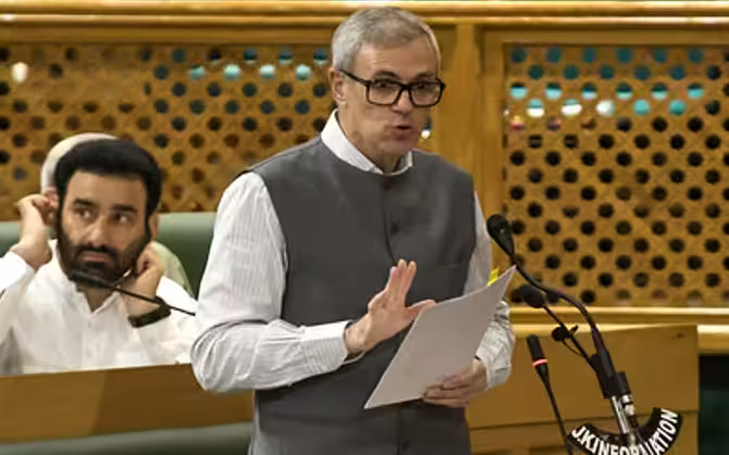 পূর্ণ রাজ্যের মর্যাদা ফেরাতে প্রস্তাব পাশ জম্মু-কাশ্মীর বিধানসভায়, বিক্ষোভ-ওয়াকআউট বিজেপির