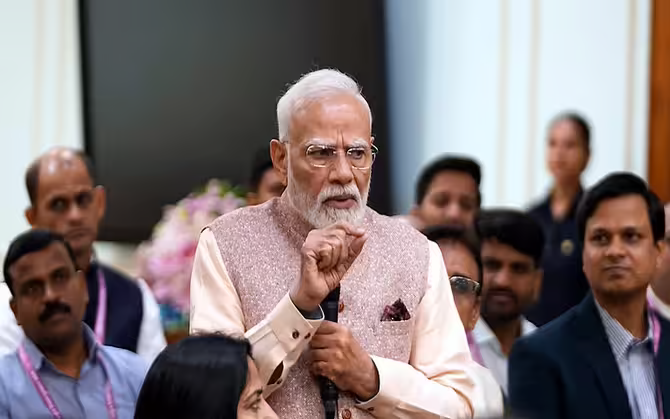 ‘মাদক, স্ক্রিন-টাইমে পড়ুয়ার শৈশব হারিয়ে যেতে দেবেন না’ :  শিক্ষকদের বার্তা প্রধানমন্ত্রী মোদির