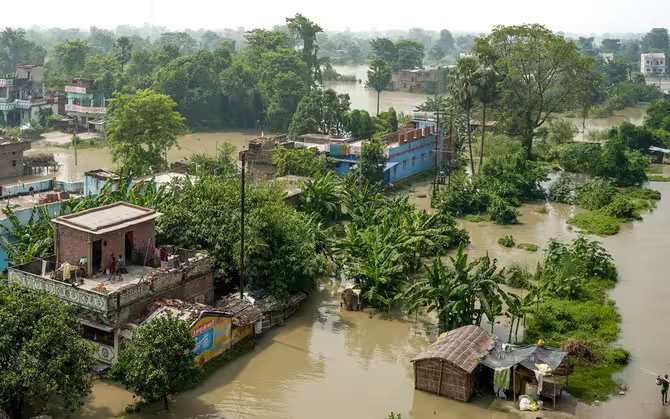 বিপদসীমা ছাপিয়ে বইছে গঙ্গা ! ভারী বৃষ্টিতে বিহারে প্লাবনের আশঙ্কা