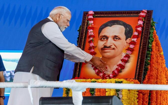জ্ঞানেশ বিতর্কে নীরবতা, দীনদয়ালের জন্মদিনে চ্যালেঞ্জ মোকাবিলায় ছোটো ছোটো প্রয়াসের বার্তা প্রধানমন্ত্রীর