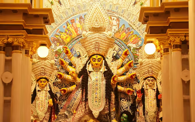 মহালয়ার সন্ধ্যায় ইডেনে প্রধানমন্ত্রীর হাতে দুর্গাপুজোর সূচনা, ১০ হাজার ঢাকের তালে বাংলার লোকসংস্কৃতির মহামিলন