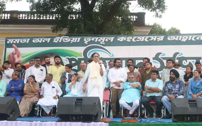 ‘বাংলা নিয়েছে, আমরা দিল্লি নেব’ : পালাবদলের পর শ্রীরামপুরের প্রথম সভাতেই রণংদেহী মমতা, নিশানায় কমিশন-বিজেপি  
