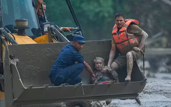 হিমবাহ ভাঙার ৩৮ মিনিট পর সতর্কবার্তা! কেন ব্যর্থ নেপালের ‘ডিজাস্টার ওয়ার্নিং’ ব্যবস্থা ?