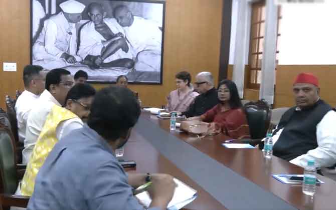 ৩০ অক্টোবর খাড়গের বাসভবনে ‘জনতার ইমপিচমেন্ট’, সভাপতিত্বে প্রাক্তন লোকসভা স্পিকার মীরা কুমার