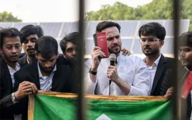 দু-দশক পর জামিয়ায় ছাত্রভোটের আশ্বাস ! তবু আন্দোলনে অনড় পড়ুয়ারা, অনশন অব্যাহত