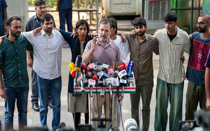 দল আলাদা হলেও, প্রতিবাদের লক্ষ্য একই : ‘সিজেপি’ নেতাদের গ্রেফতারিতে সরব রাহুল, কেন্দ্রকে নিশানা অভিজিৎ দীপকের