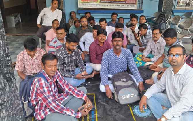 স্থায়ীকরণের দাবিতে আন্দোলনে পঞ্চায়েত কর্মীরা