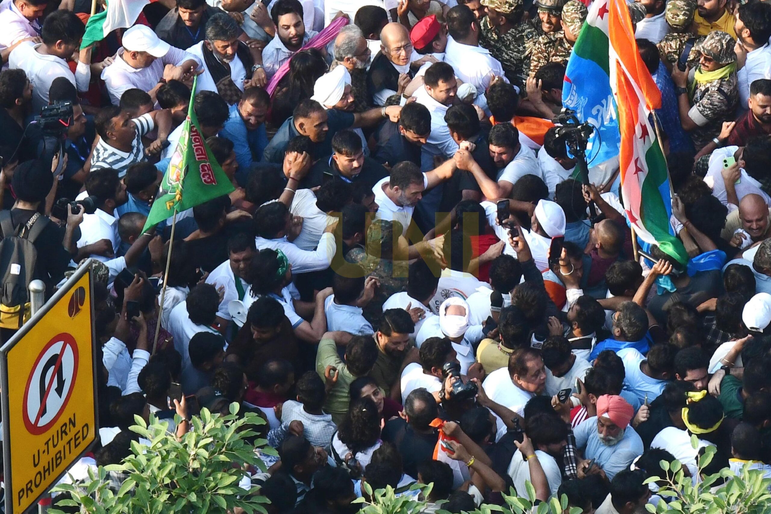 বিরোধীদের ‘সুপ্রিম কোর্ট চলো’-র মিছিল আটকাল পুলিশ, শীর্ষ আদালতে মামলা রাহুলের