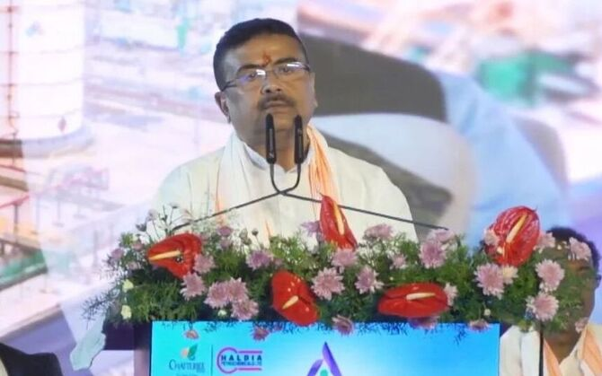 উৎসবের মরশুমে শিল্পনির্ভর বাংলা ! ৬ হাজার কোটির ফেনল-অ্যাসিটোন কারখানার উদ্বোধন, আরও দুই শিল্পের ঘোষণা মুখ্যমন্ত্রীর